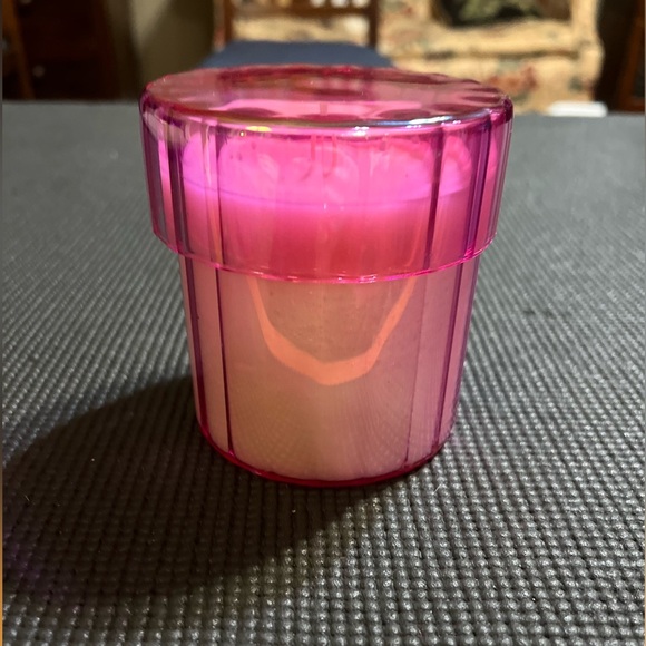 VIRAL!!! NEW Leoben Co. Amber & Saffron Vegan Soy Wax Blend Candle, 14.5 oz - Picture 1 of 3